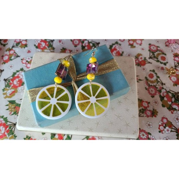Lemon Slice Dangling Earrings - Picture 4 of 10
